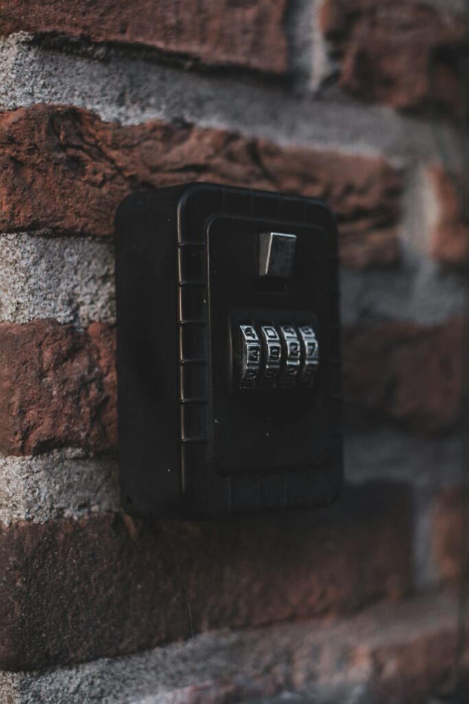 Lockbox per check-in e controllo accessi in una casa vacanze